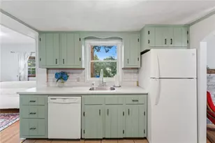 34 Platt St, Bristol, RI 02809 - Photo 11