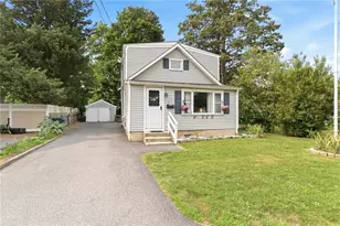 34 Platt St, Bristol, RI 02809 - Photo 1