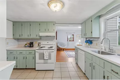 34 Platt Street, Bristol, RI 02809 - Photo 13