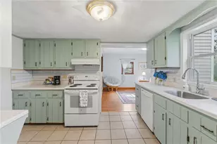 34 Platt St, Bristol, RI 02809 - Photo 13
