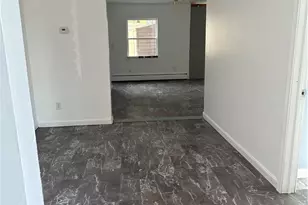 107 Earl St, West Warwick, RI 02893 - Photo 5