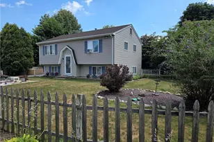 28 Longbow Dr, West Warwick, RI 02893 - Photo 3