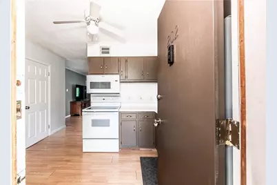 72 W Shore Road #202, Warwick, RI 02889 - Photo 3