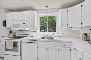 21 Moreland St, Johnston, RI 02919 - Photo 3