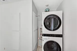 21 Moreland St, Johnston, RI 02919 - Photo 9
