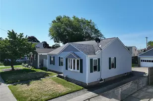 21 Benedict St, Pawtucket, RI 02861 - Photo 3