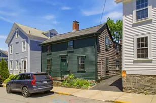 12 Sherman St, Newport, RI 02840 - Photo 1