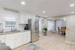 21 Eileen Dr, Coventry, RI 02816 - Photo 9