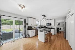 26 Davis Cir, Warwick, RI 02886 - Photo 15