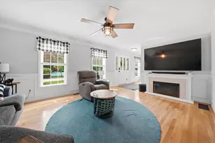 26 Davis Cir, Warwick, RI 02886 - Photo 9