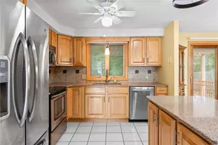 71 Hawthorne Pl, North Providence, RI 02904 - Photo 11