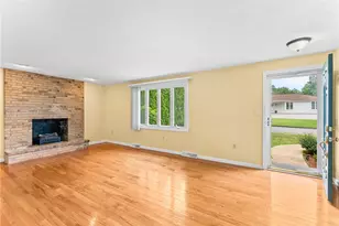 71 Hawthorne Pl, North Providence, RI 02904 - Photo 5