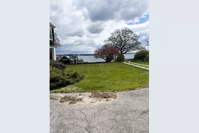 39 Walcott Avenue, Jamestown, RI 02835 - Photo 3