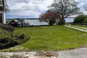 39 Walcott Ave, Jamestown, RI 02835 - Photo 3