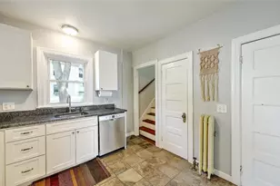 15 Wollaston St, Cranston, RI 02910 - Photo 21