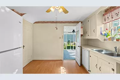33 Linden Avenue, East Providence, RI 02916 - Photo 15