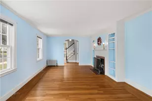 10 Pelham Pkwy, North Providence, RI 02911 - Photo 7