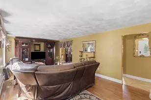 90 Rowley St, Providence, RI 02909 - Photo 7