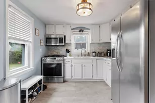 64 Guilford Dr, Warwick, RI 02886 - Photo 9