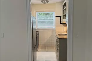 7 Whitwell Ave, Newport, RI 02840 - Photo 5