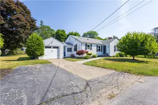 40 Greenfield Rd, Cumberland, RI 02846 - Photo 1