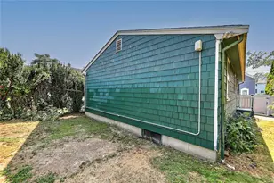 104 Stanton Ave, East Providence, RI 02915 - Photo 29