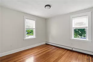 13 Suffolk St, Providence, RI 02908 - Photo 23