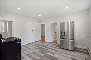 13 Suffolk St, Providence, RI 02908 - Photo 11