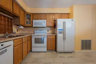 703 Brookhaven Ln, Woonsocket, RI 02895 - Photo 7