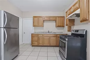 6 Bloomingdale Ave, Pawtucket, RI 02860 - Photo 3