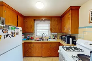 23 Iona St, Providence, RI 02908 - Photo 7