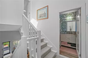 26 Narragansett Ave, Newport, RI 02840 - Photo 13