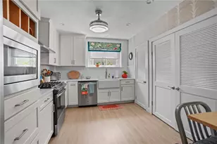 26 Narragansett Ave, Newport, RI 02840 - Photo 7