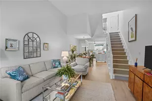 26 Narragansett Ave, Newport, RI 02840 - Photo 3