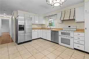 118 Duchess Rd, Cumberland, RI 02864 - Photo 5