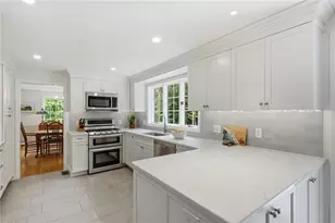 136 Holly Hills Ln, North Kingstown, RI 02874 - Photo 7