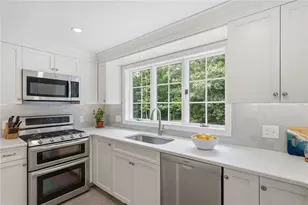136 Holly Hills Ln, North Kingstown, RI 02874 - Photo 9