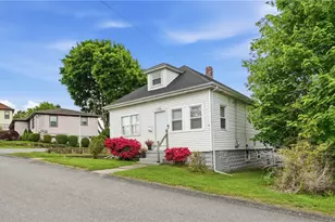 31 Yeoman Ave, Cranston, RI 02920 - Photo 3