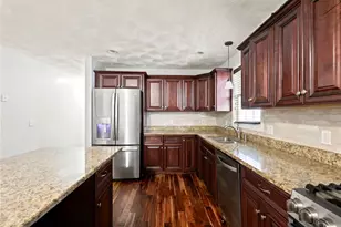 98 Oakland Ave, Providence, RI 02908 - Photo 5