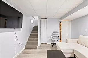 98 Oakland Ave, Providence, RI 02908 - Photo 37