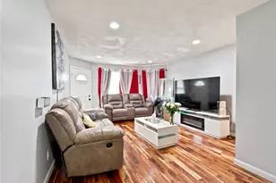 98 Oakland Ave, Providence, RI 02908 - Photo 3