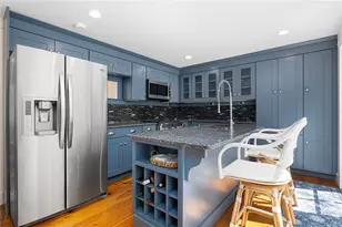 5 Tews Ct, Newport, RI 02840 - Photo 9