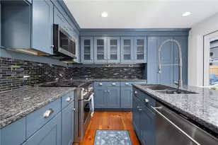 5 Tews Ct, Newport, RI 02840 - Photo 7