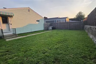 31 Funston Ave, Providence, RI 02908 - Photo 3