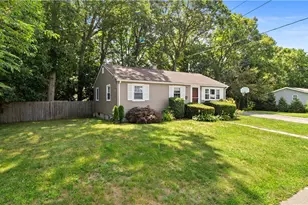 52 Brentwood Ave, Warwick, RI 02886 - Photo 3