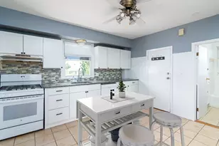 16 Sherwood St, Cranston, RI 02920 - Photo 11