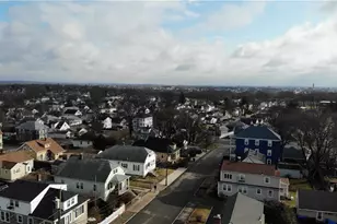 62 Hillcrest Ave, Pawtucket, RI 02860 - Photo 3