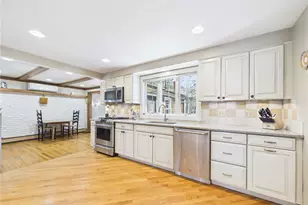 40 Oak Hill Rd, South Kingstown, RI 02879 - Photo 11