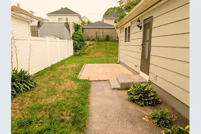 46 W Carpenter Street, Pawtucket, RI 02860 - Photo 9