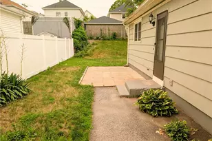 46 W Carpenter St, Pawtucket, RI 02860 - Photo 9